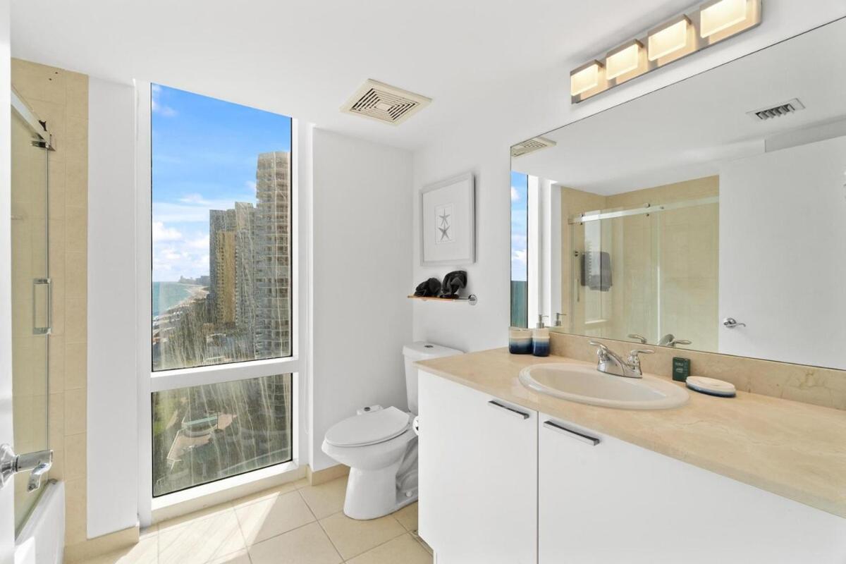 Luxury 2-Bedrooms Oceanfront Condo In Sunny Isles サニーアイルズビーチ エクステリア 写真