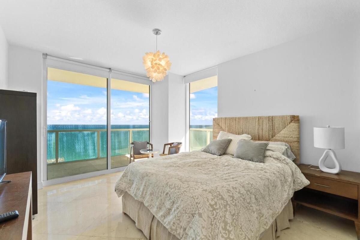 Luxury 2-Bedrooms Oceanfront Condo In Sunny Isles サニーアイルズビーチ エクステリア 写真