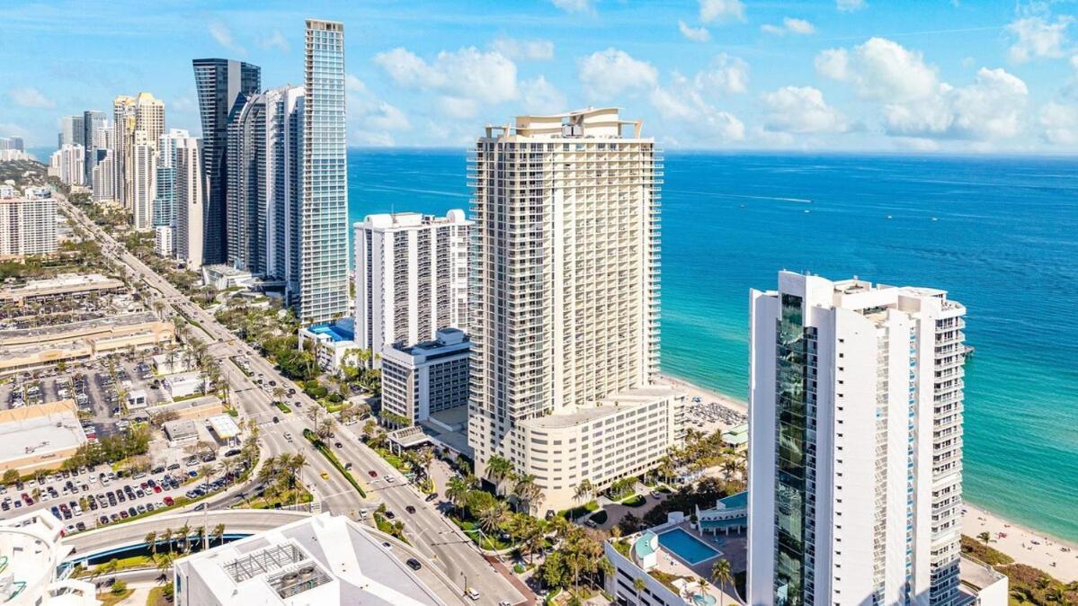 Luxury 2-Bedrooms Oceanfront Condo In Sunny Isles サニーアイルズビーチ エクステリア 写真