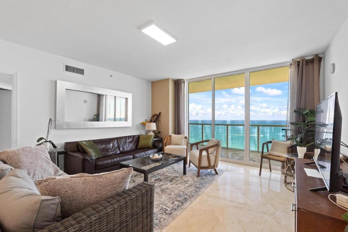 Luxury 2-Bedrooms Oceanfront Condo In Sunny Isles サニーアイルズビーチ エクステリア 写真