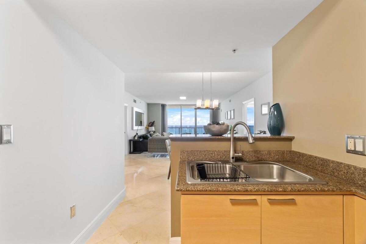 Luxury 2-Bedrooms Oceanfront Condo In Sunny Isles サニーアイルズビーチ エクステリア 写真