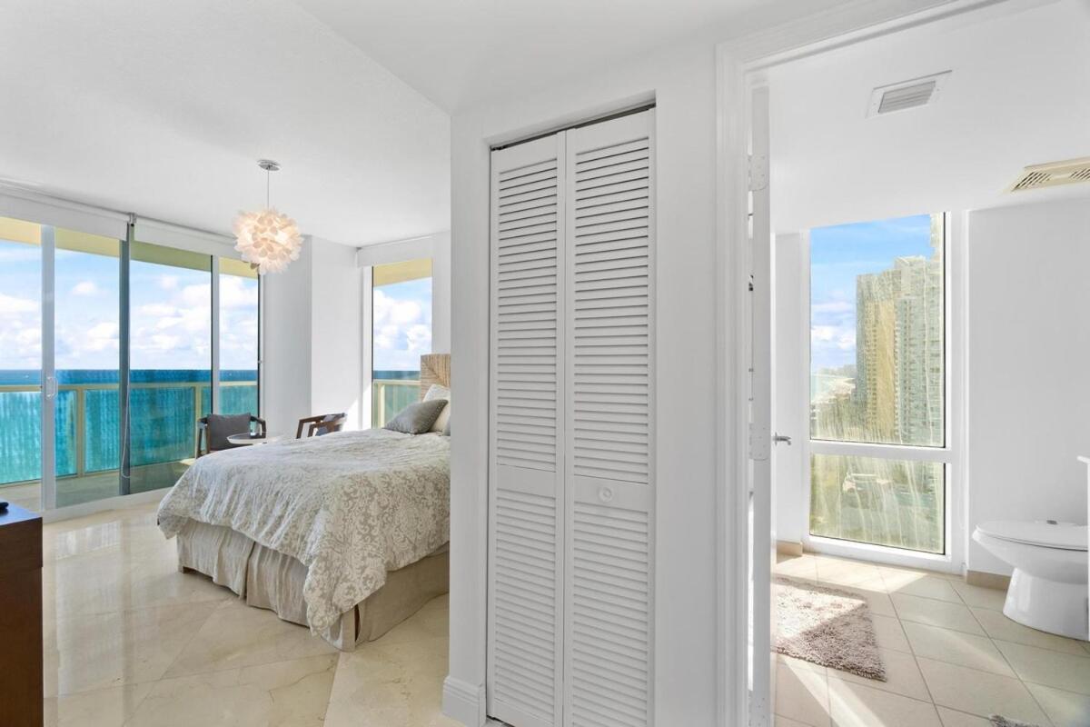 Luxury 2-Bedrooms Oceanfront Condo In Sunny Isles サニーアイルズビーチ エクステリア 写真