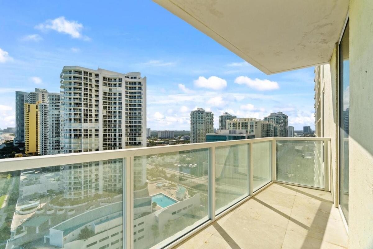 Luxury 2-Bedrooms Oceanfront Condo In Sunny Isles サニーアイルズビーチ エクステリア 写真